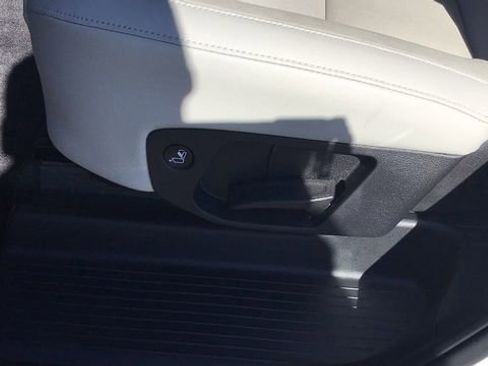 Used 2024 Kia Telluride EX w/ EX Captain's Chair Package image 13