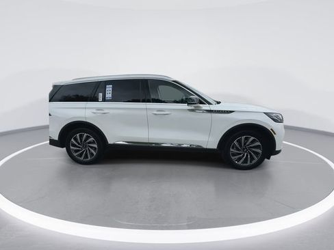 New 2025 Lincoln Aviator AWD image 9