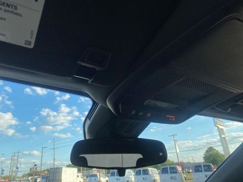 Used 2025 Chevrolet Equinox LT image 31