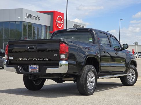 Used 2019 Toyota Tacoma SR5 RWD image 10