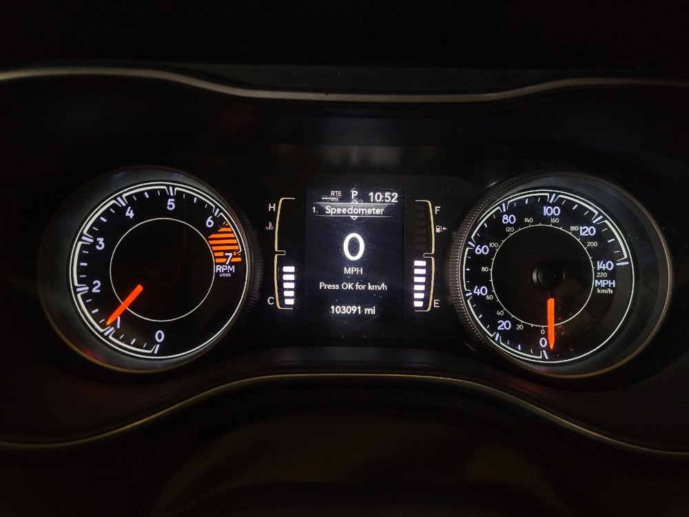 Used 2019 Jeep Cherokee Latitude w/ Popular Appearance Group FWD image 23