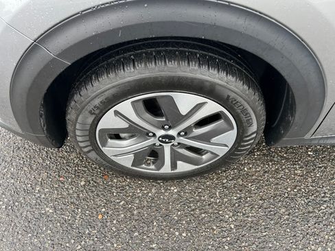 Certified 2022 Kia Niro EX FWD image 10