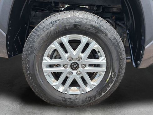 Used 2022 Toyota Tundra SR5 w/ SR5 Convenience Package AWD/4WD image 23