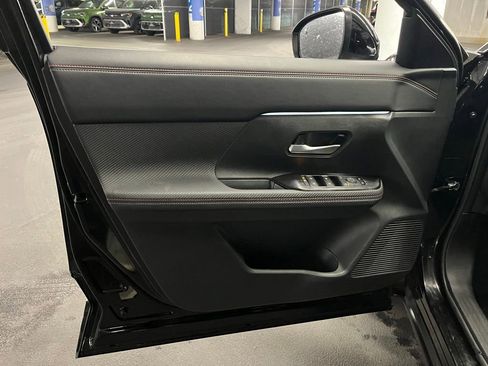 Used 2025 Nissan Kicks SR w/ SR Premium Package image 17