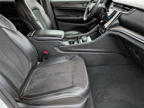 Certified 2024 Jeep Grand Cherokee L Laredo image 30