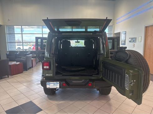 Used 2021 Jeep Wrangler Unlimited Sahara w/ Uconnect 4C Nav & Sound Group AWD/4WD image 11