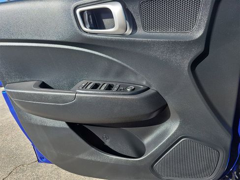 Certified 2022 Hyundai Venue SE image 28