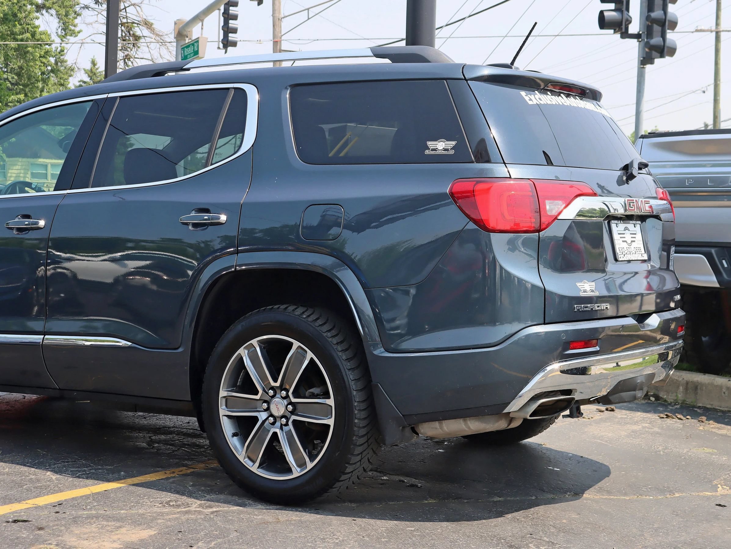 Used 2019 GMC Acadia Denali w/ Technology Package AWD/4WD image 12
