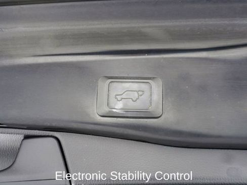 Used 2020 Toyota RAV4 XLE image 6