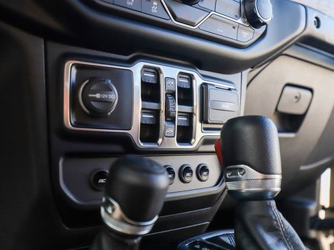 Used 2023 Jeep Gladiator Sport image 39