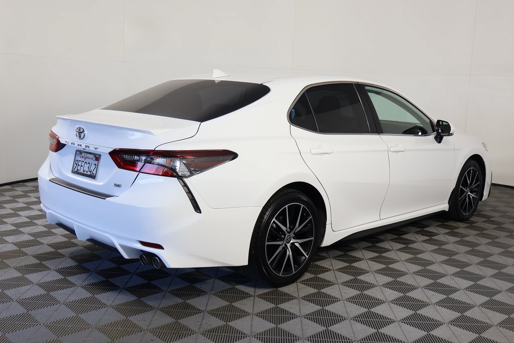 Used 2023 Toyota Camry SE FWD image 4