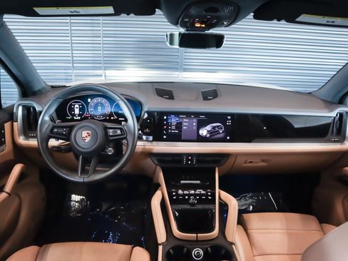 Certified 2024 Porsche Cayenne AWD/4WD image 12