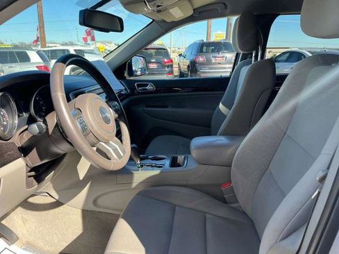 Used 2013 Jeep Grand Cherokee Laredo w/ Laredo E Group image 17