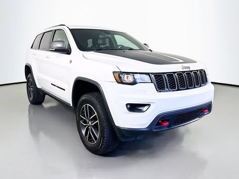 Used 2018 Jeep Grand Cherokee Trailhawk AWD/4WD image 2