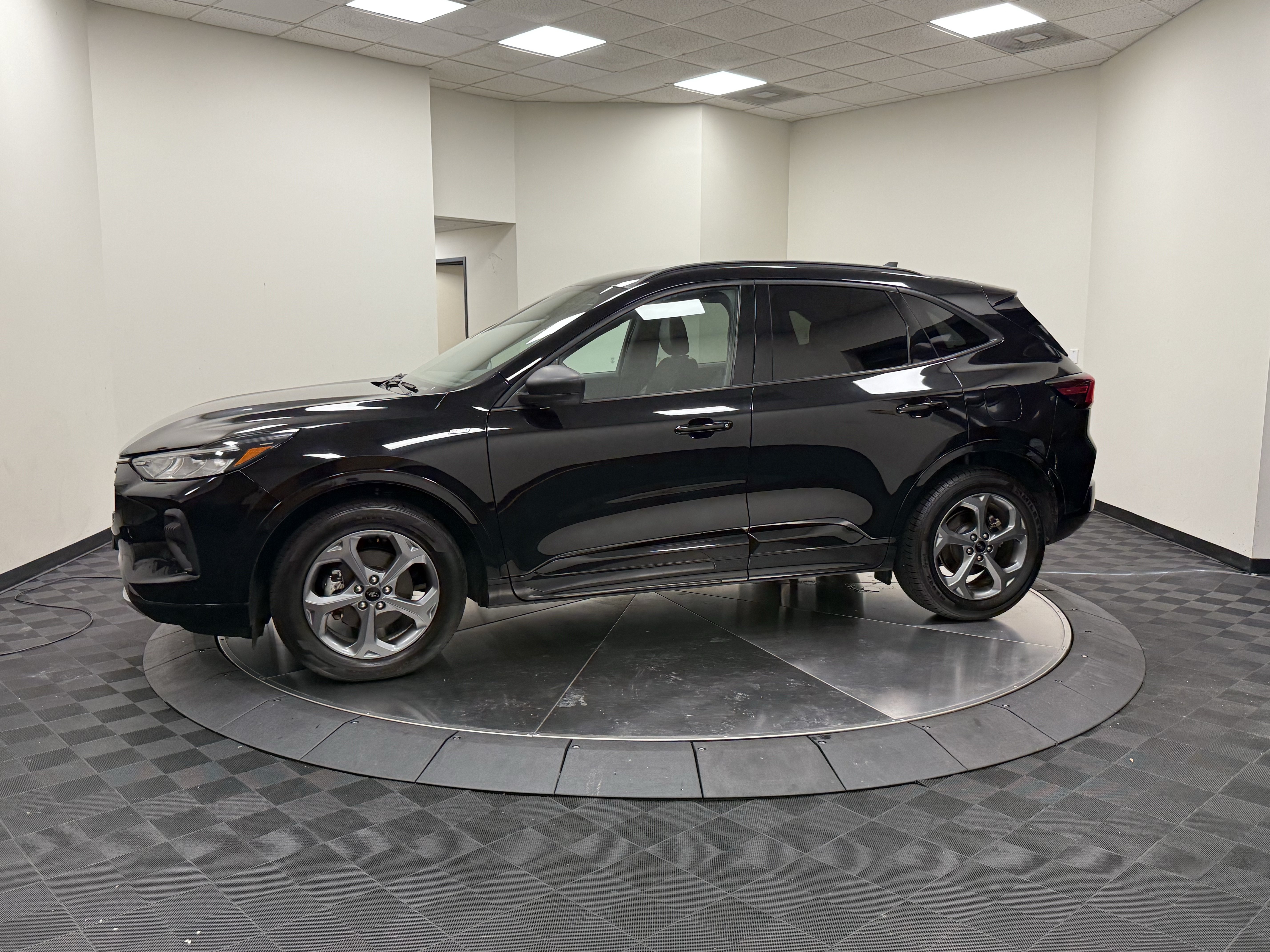 Used 2024 Ford Escape ST-Line FWD image 4