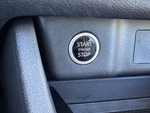 Used 2022 Nissan Rogue SV image 6