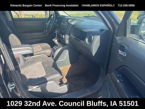Used 2014 Jeep Patriot Latitude AWD/4WD image 9