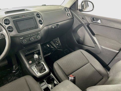 Used 2018 Volkswagen Tiguan Limited FWD image 21