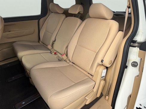 Used 2018 Kia Sedona LX FWD image 12