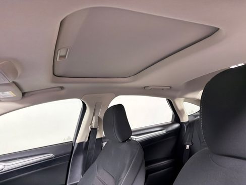Used 2020 Ford Fusion SE FWD image 14