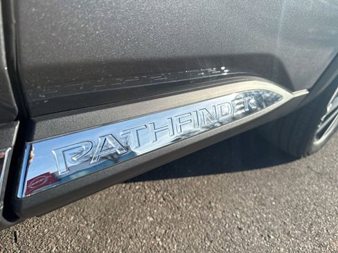 Used 2025 Nissan Pathfinder Platinum w/ Black Appearance Package image 33