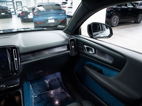 Used 2023 Volvo C40 P8 Recharge Ultimate image 11