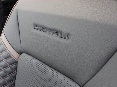 New 2026 GMC Canyon Denali w/ LPO, Denali Black Edition image 23