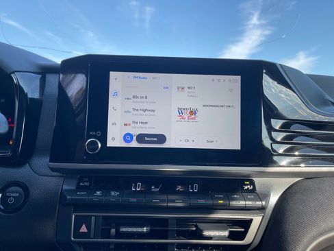 Used 2025 Toyota Camry LE w/ Convenience Package image 5