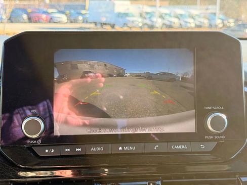 Used 2025 Nissan Pathfinder SV image 37