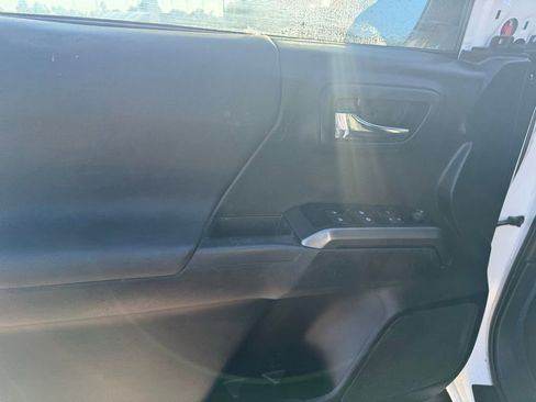 Used 2020 Toyota Tacoma TRD Sport w/ Technology Package image 10