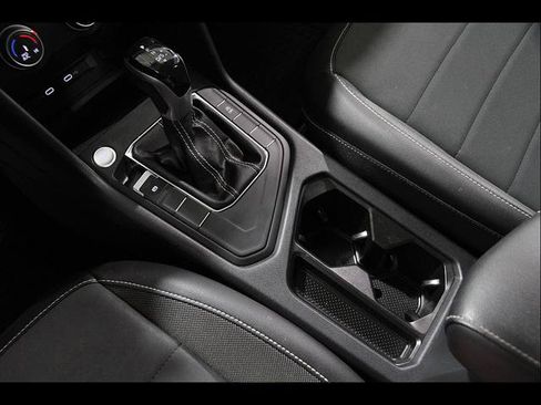 Certified 2022 Volkswagen Taos SE FWD image 15