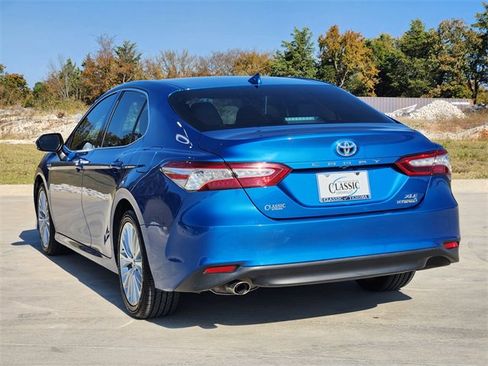Used 2020 Toyota Camry XLE image 8