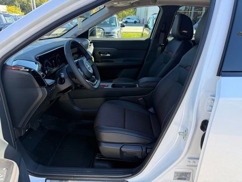 New 2026 Nissan Kicks SR w/ SR Premium Package image 17