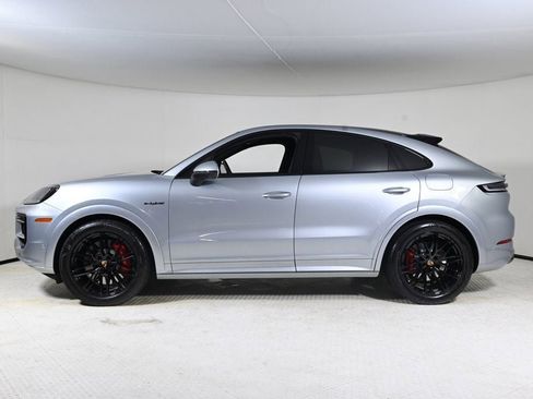 Certified 2025 Porsche Cayenne S image 2