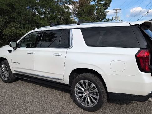 Used 2021 GMC Yukon XL Denali w/ Denali Ultimate Package AWD/4WD image 5