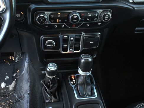 Used 2020 Jeep Wrangler Unlimited Sahara image 16