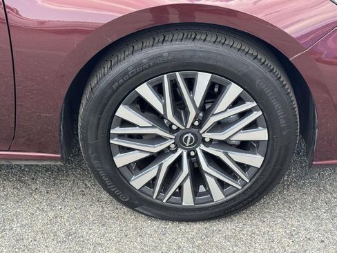 Used 2024 Nissan Altima 2.5 SV FWD image 8