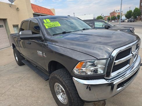 Used 2018 RAM 2500 Tradesman w/ Chrome Appearance Group AWD/4WD image 3