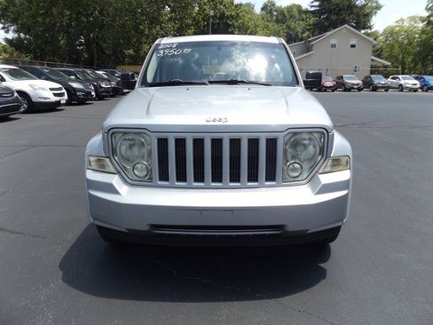 Used 2008 Jeep Liberty Sport AWD/4WD image 2