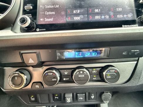 Used 2022 Toyota Tacoma TRD Sport w/ Technology Package AWD/4WD image 18