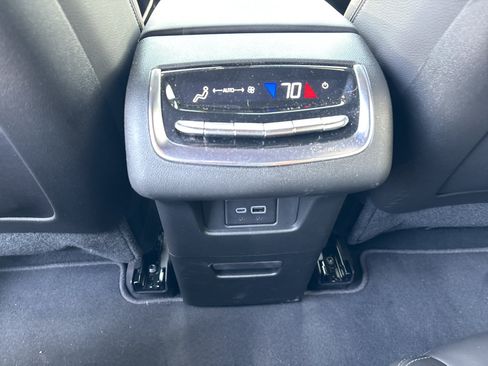 Used 2025 Cadillac XT6 Luxury FWD image 21