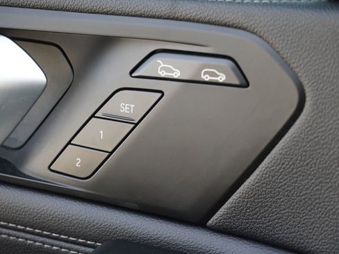 Used 2022 BMW X6 xDrive40i w/ Premium Package image 23