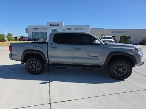 Used 2021 Toyota Tacoma SR5 w/ Trail Edition AWD/4WD image 4