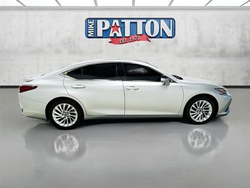 Used 2019 Lexus ES 300h w/ Luxury Package image 8