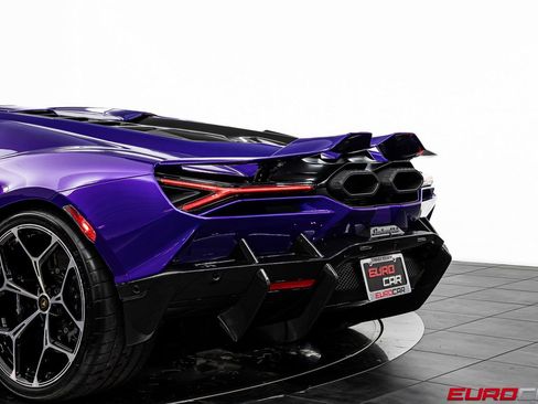 Used 2024 Lamborghini Revuelto image 25