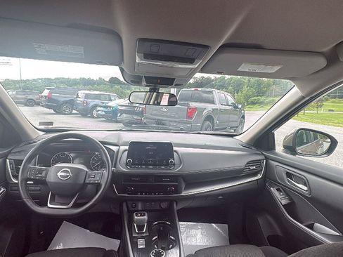 Used 2025 Nissan Rogue SV AWD/4WD image 19