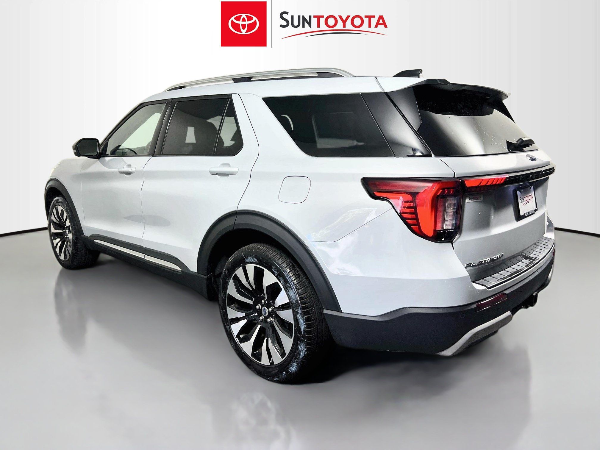 Used 2025 Ford Explorer Platinum w/ LUX Leather Package AWD/4WD image 6