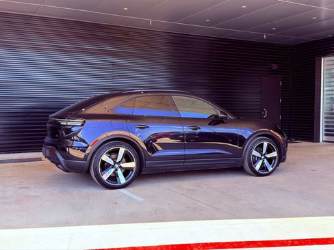Certified 2025 Porsche Macan 4 Electric AWD/4WD image 11