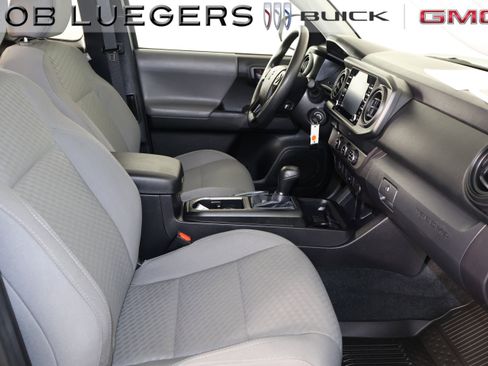 Used 2022 Toyota Tacoma SR RWD image 13