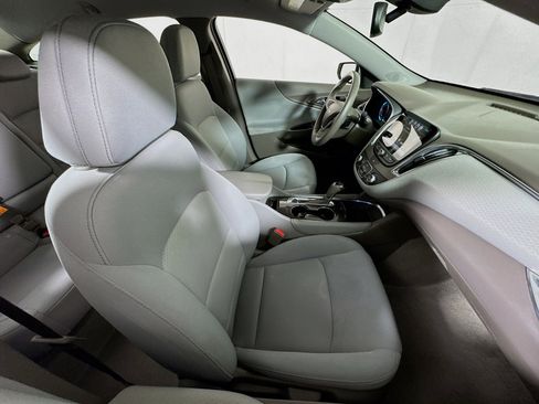 Used 2017 Chevrolet Malibu LT image 25